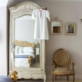 фото мебель с зеркалами в маленькой спальне
